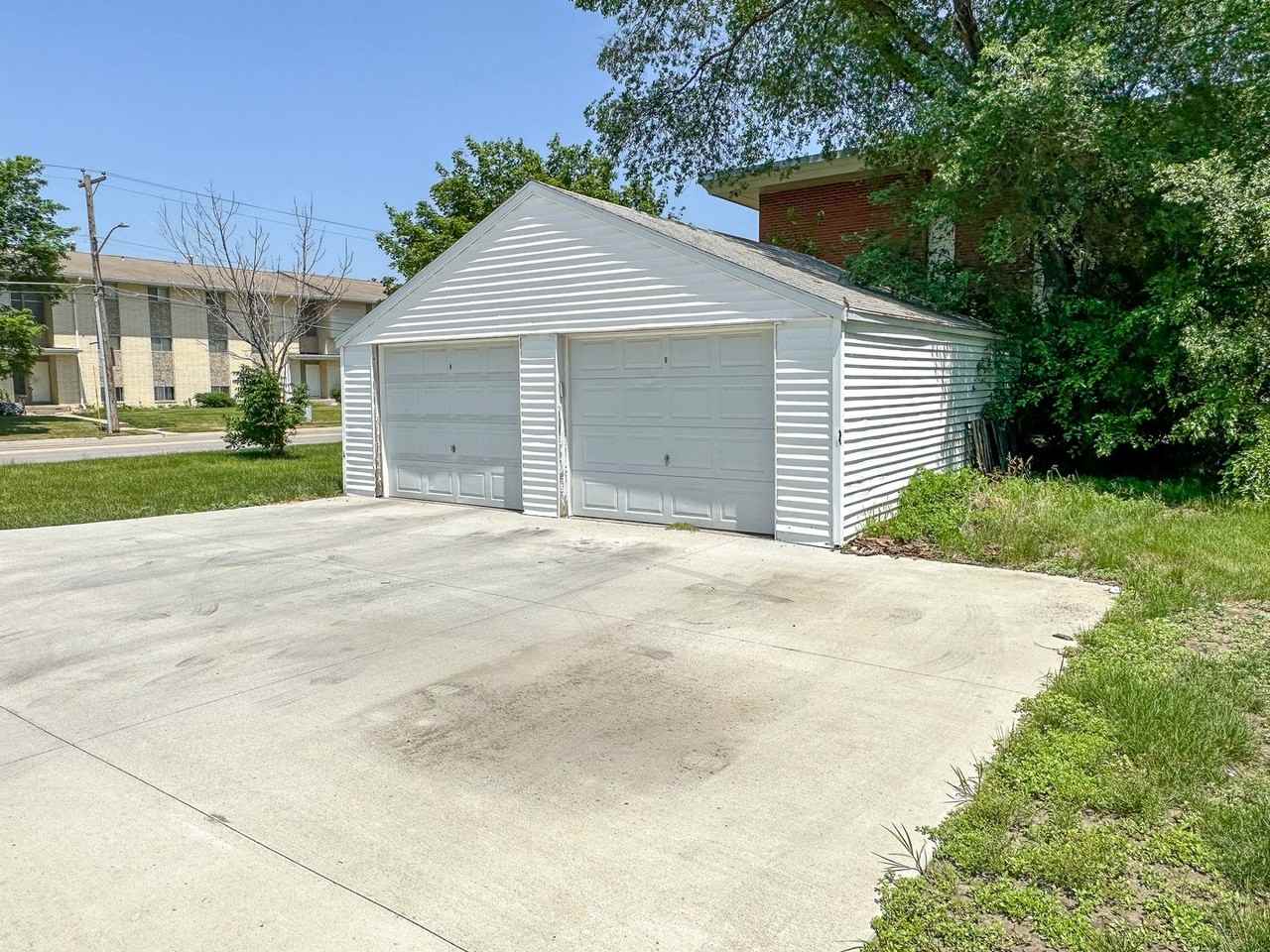 2318 Ferndale Avenue - Photo 2 of 4