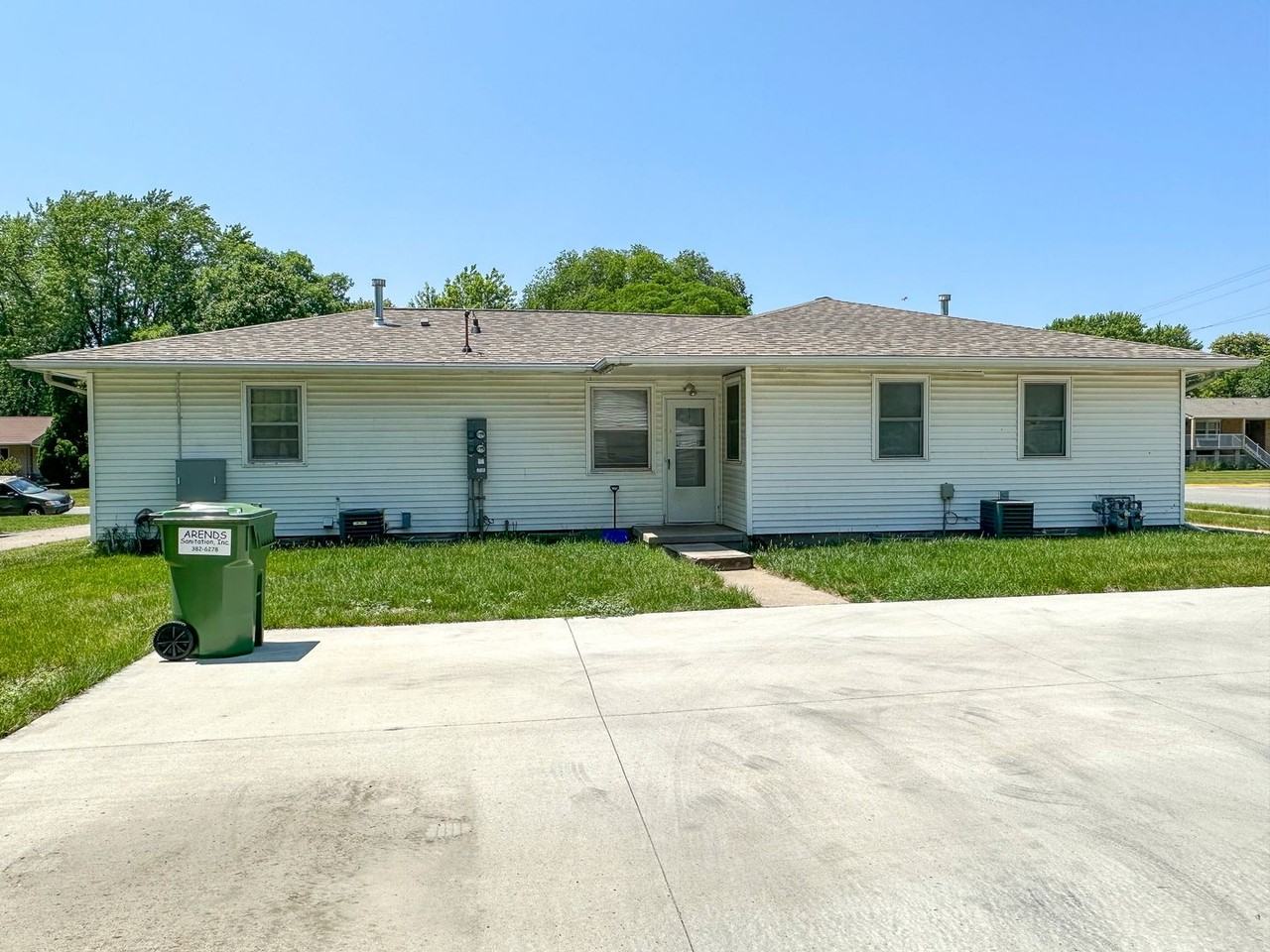 2318 Ferndale Avenue - Photo 3 of 4