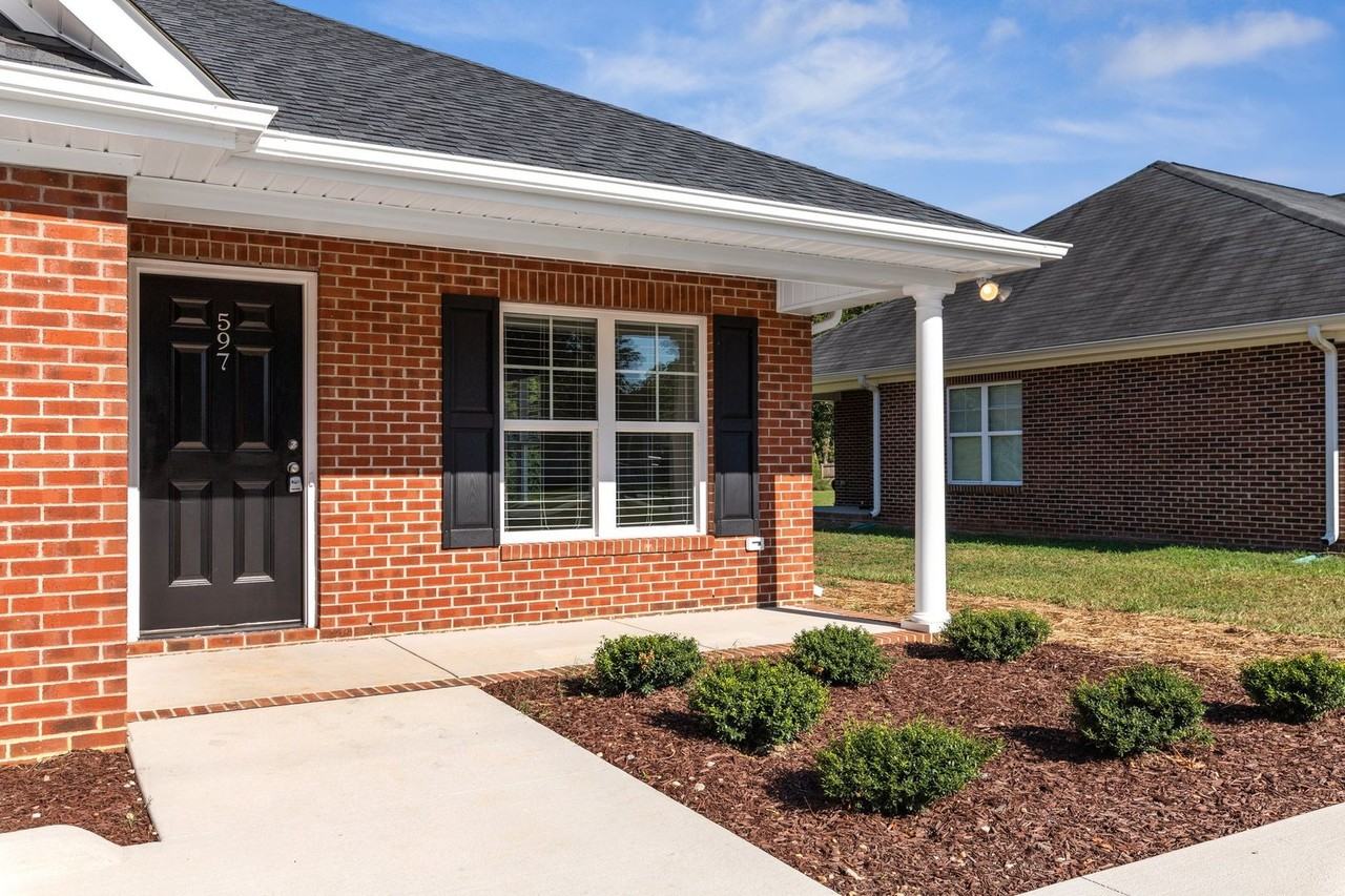 579 Pendergraft Rd - Photo 3 of 21