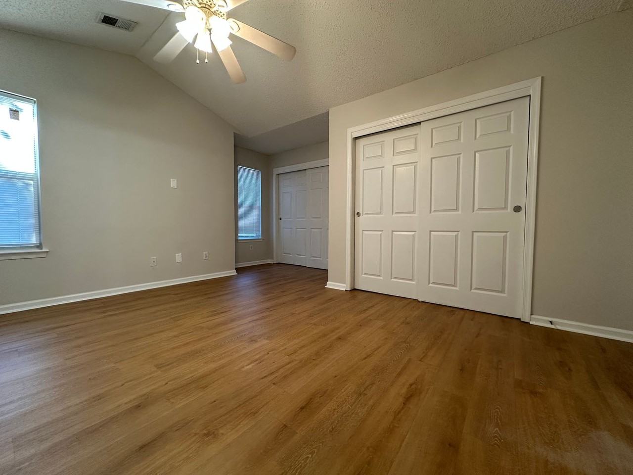 706 Gemstone Ln - Photo 4 of 17