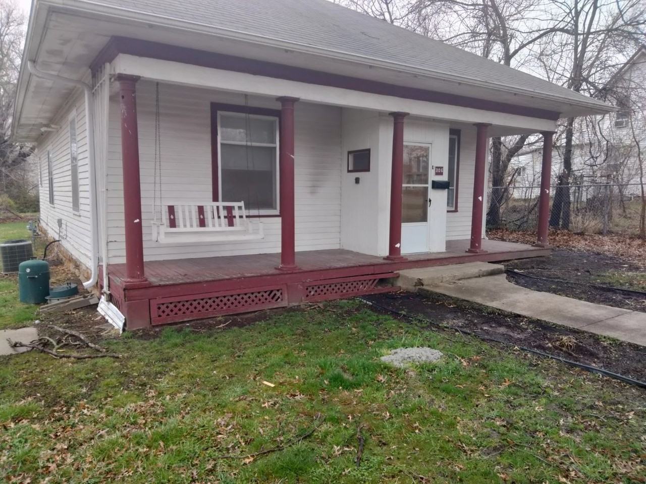 306 E Bridge St - Photo 3 of 17