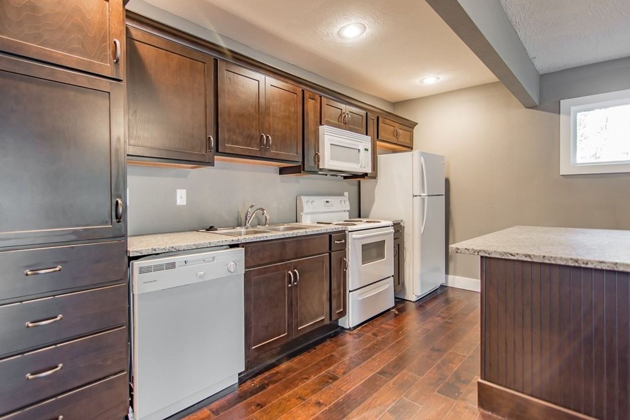 1144 S Maryland Ave - Photo 4 of 12