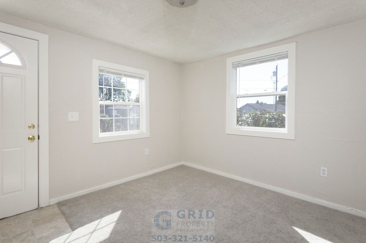7537 Se 51st Ave - Photo 4 of 16