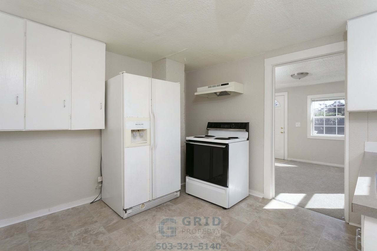 7537 Se 51st Ave - Photo 2 of 16