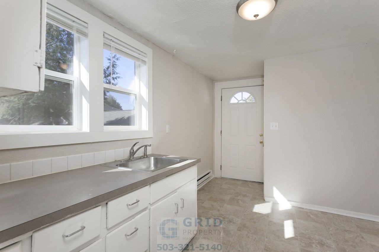 7537 Se 51st Ave - Photo 3 of 16