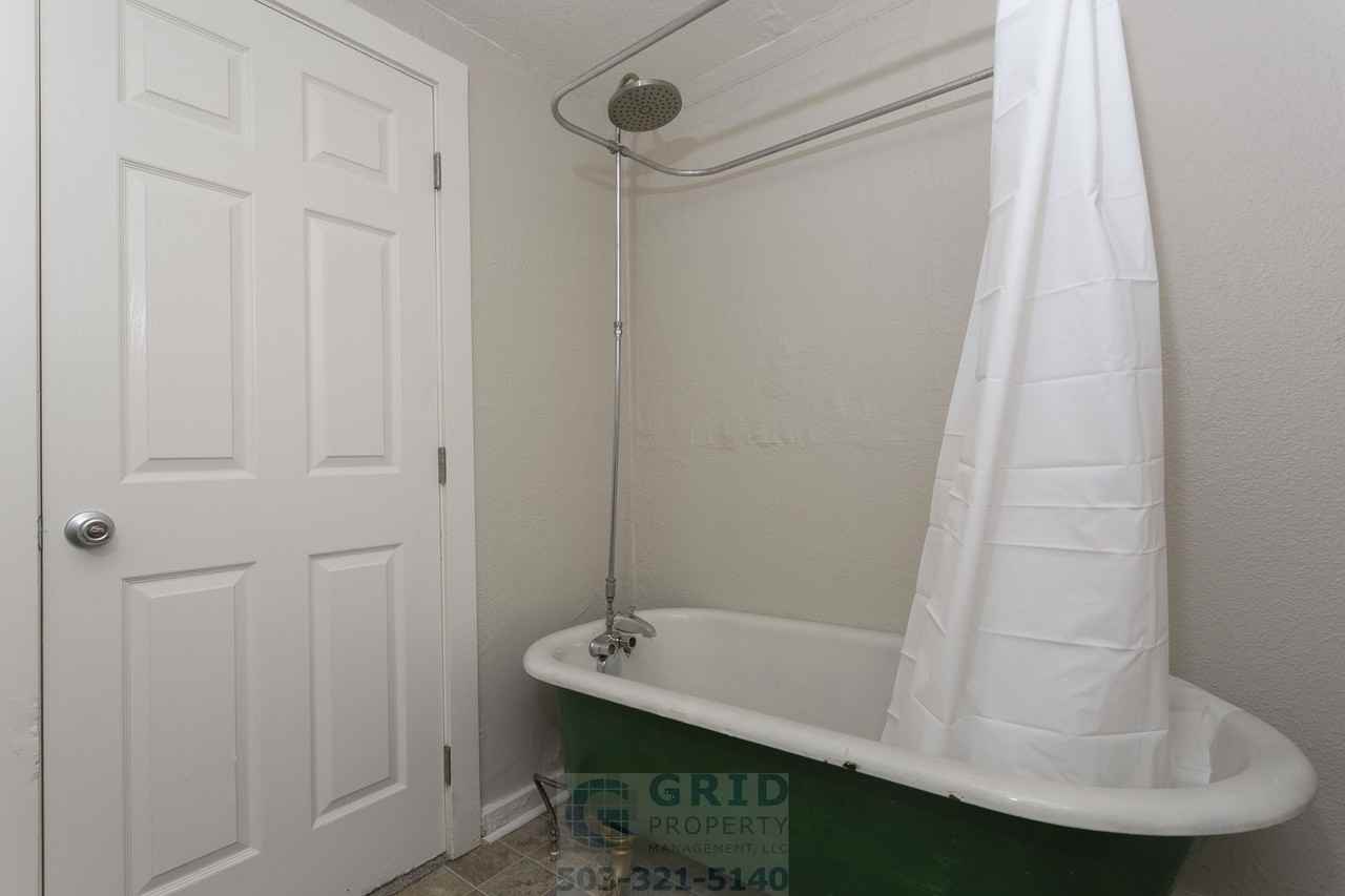 7537 Se 51st Ave - Photo 7 of 16