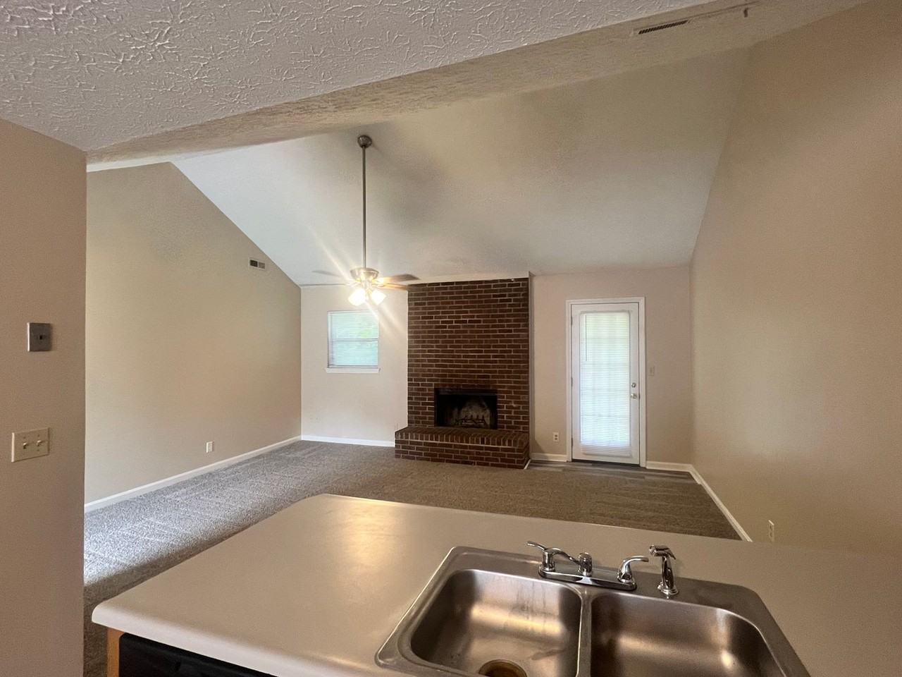 8514 Roseborough Rd - Photo 4 of 13