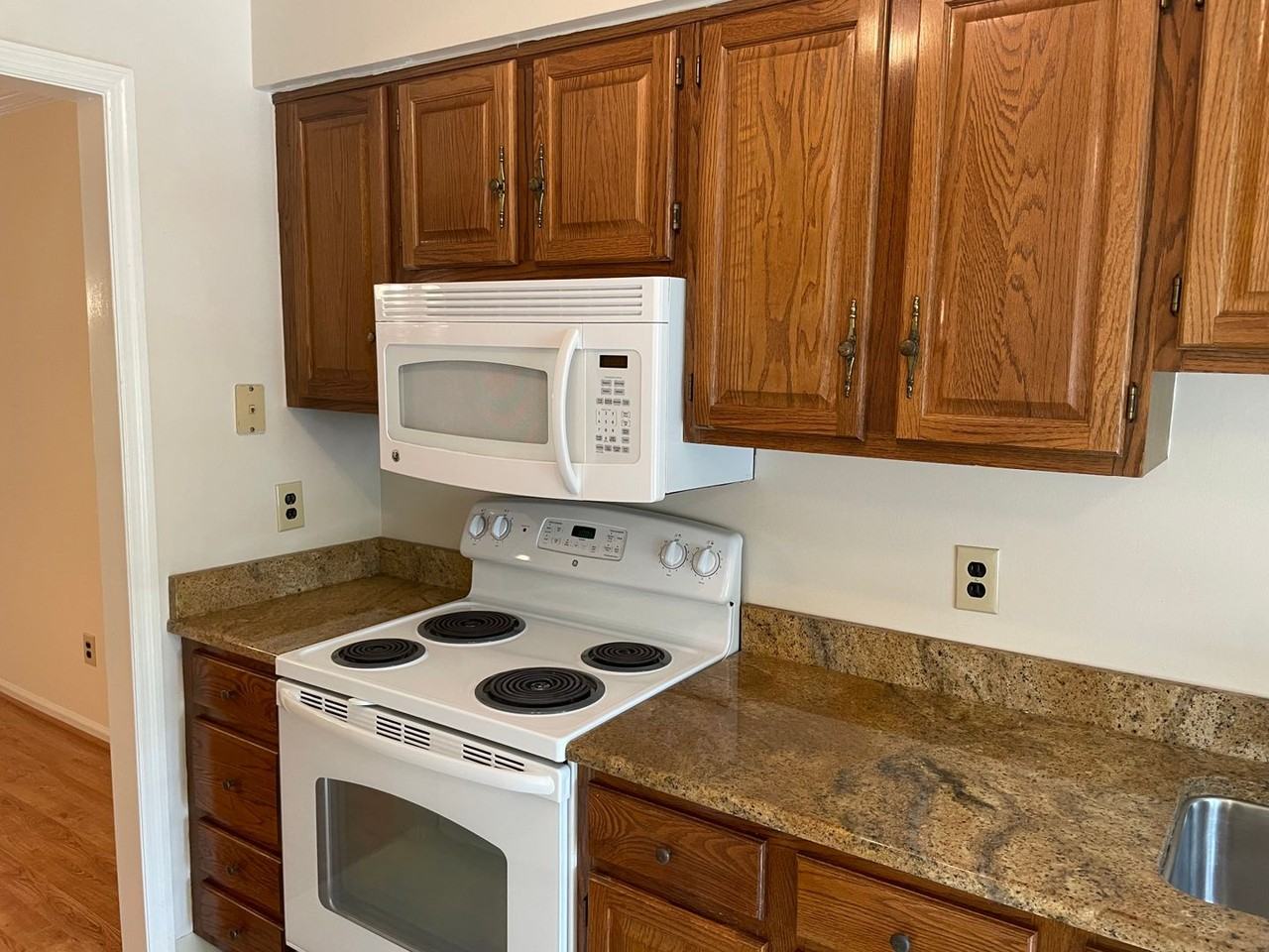 112 Wooden Carriage Dr - Photo 4 of 33