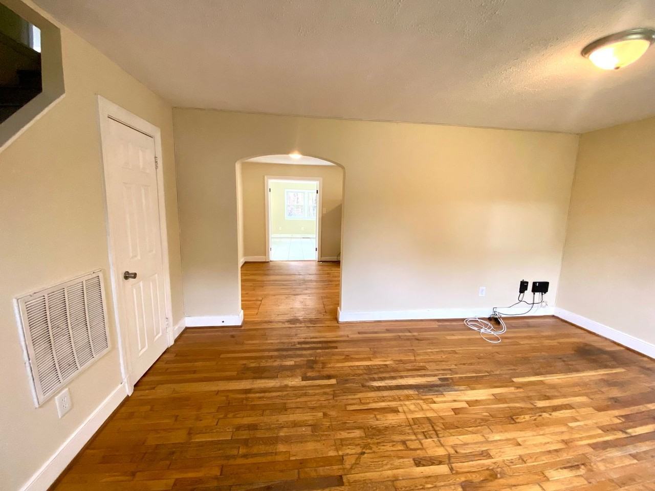 208 Algiers Dr - Photo 3 of 23