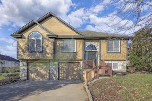 706 Nw Baytree Cir - Photo 1 of 1