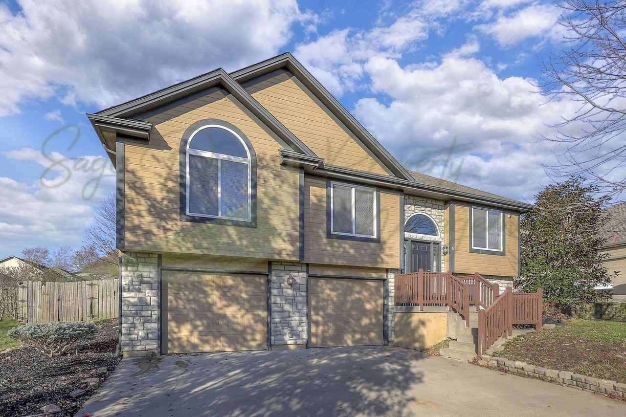 706 Nw Baytree Cir - Photo 2 of 34
