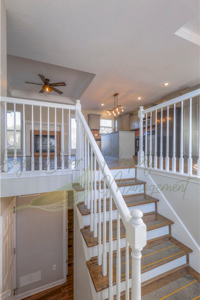 706 Nw Baytree Cir - Photo 4 of 34