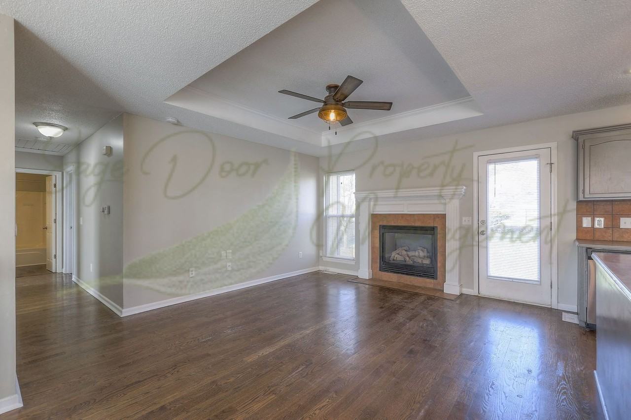 706 Nw Baytree Cir - Photo 5 of 34