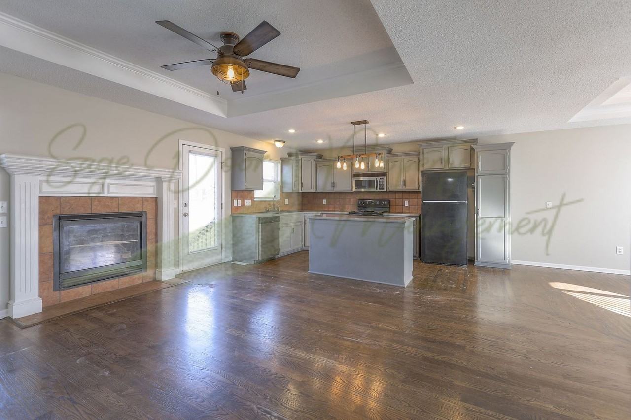 706 Nw Baytree Cir - Photo 7 of 34