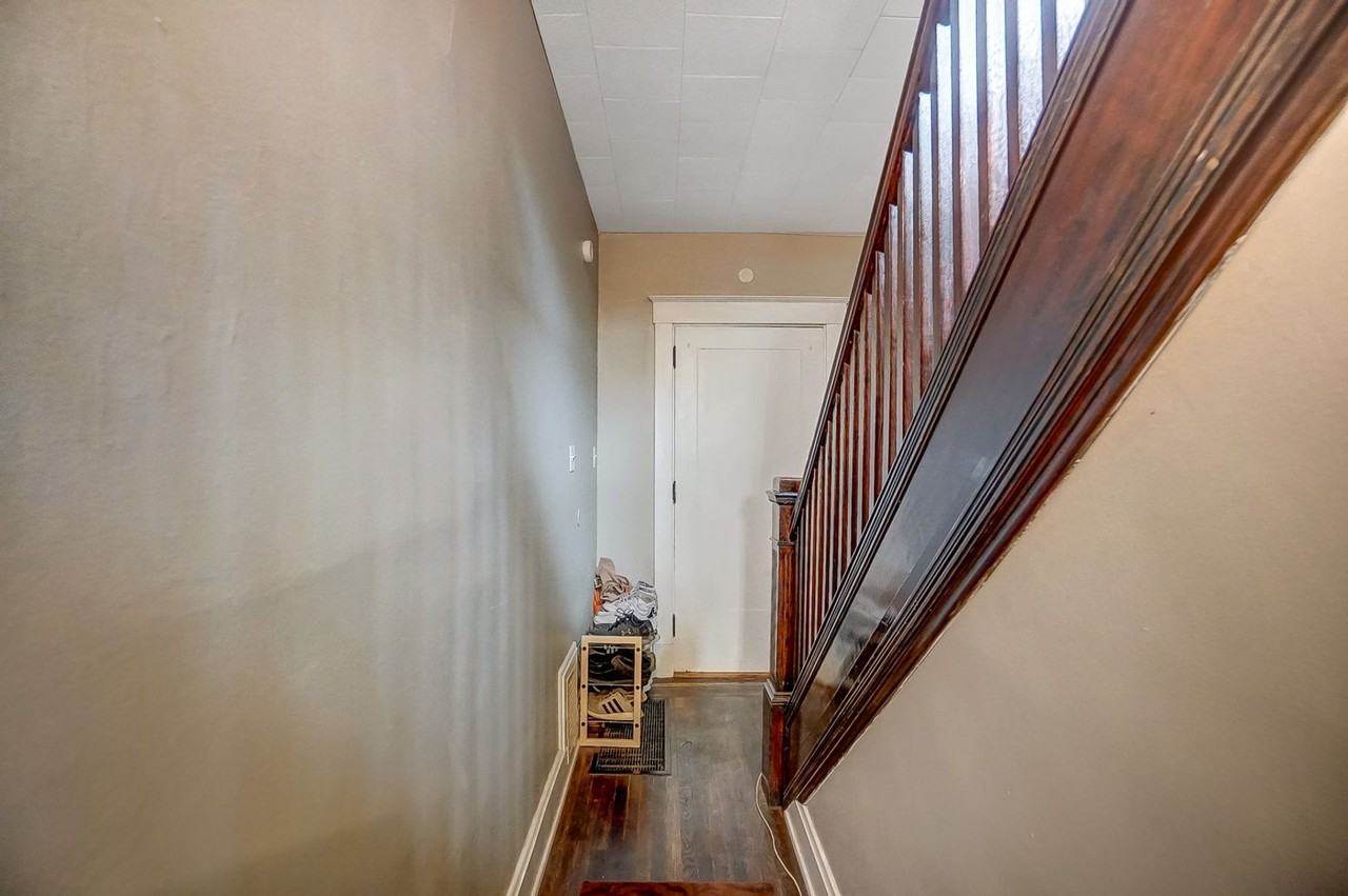 350 Volkert Ave - Photo 4 of 41