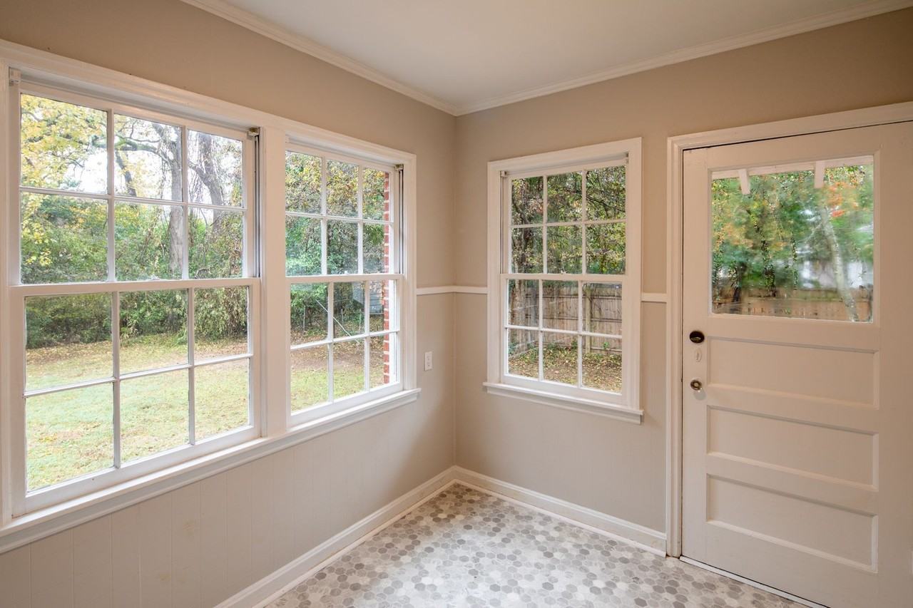 1913 S Sneed Ave - Photo 5 of 9