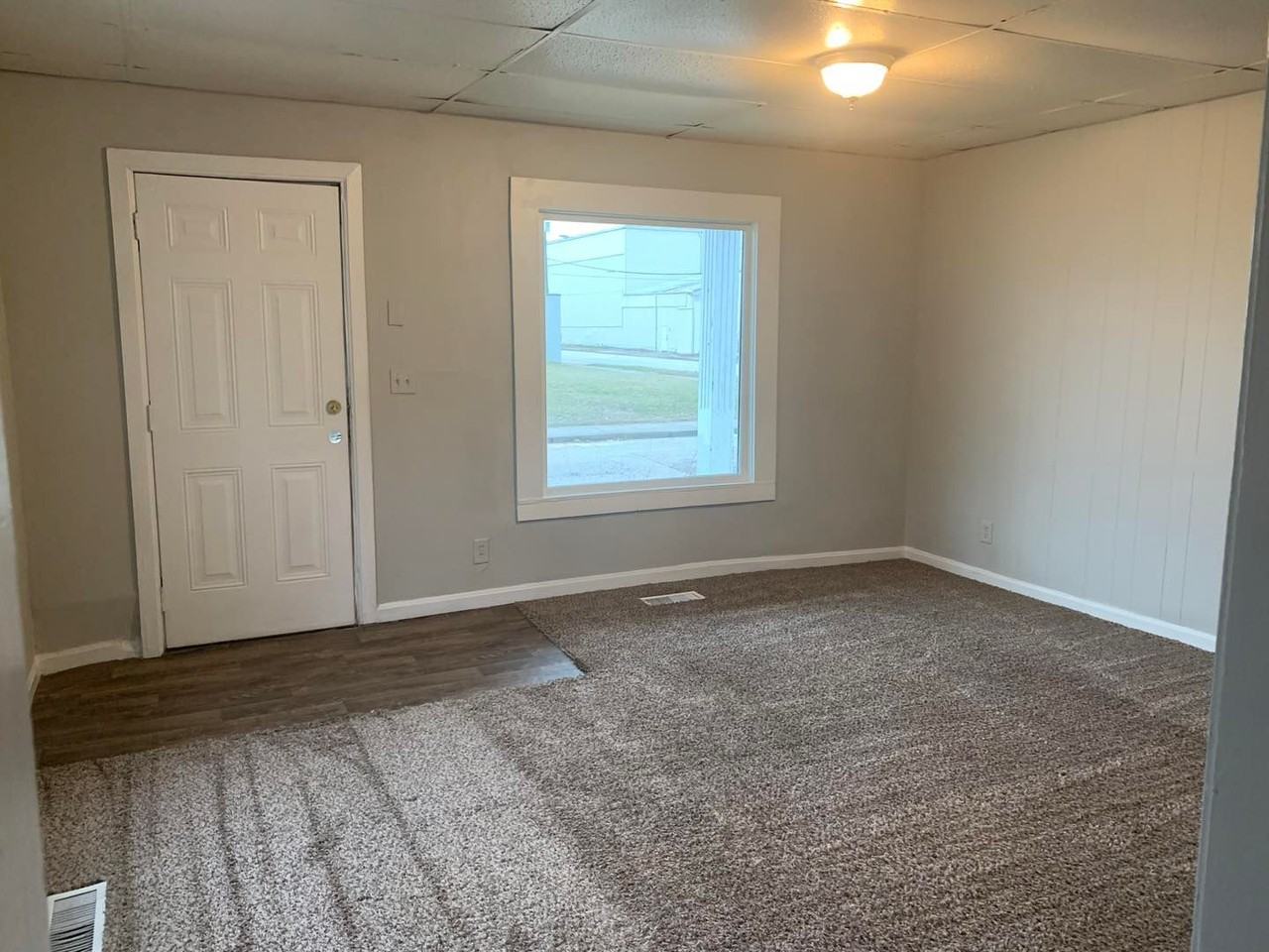 1317 Harriet St - Photo 2 of 15