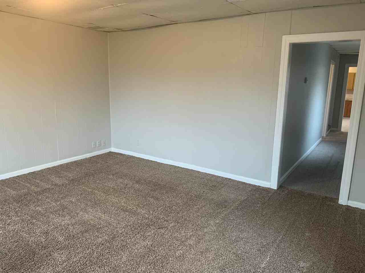 1317 Harriet St - Photo 3 of 15