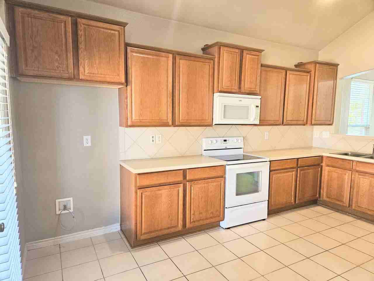 2341 Clairborne Dr - Photo 6 of 23