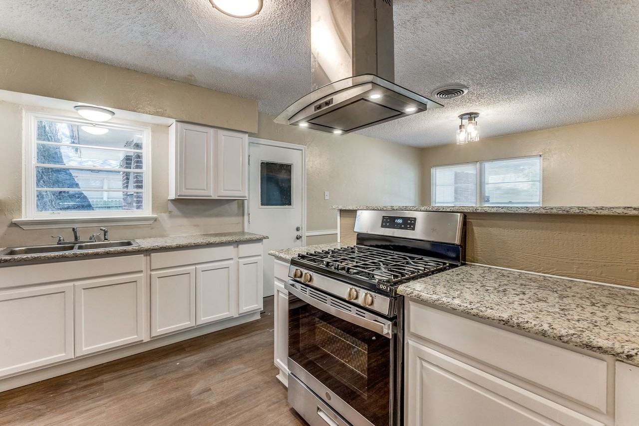 10630 Coogan Dr - Photo 2 of 25