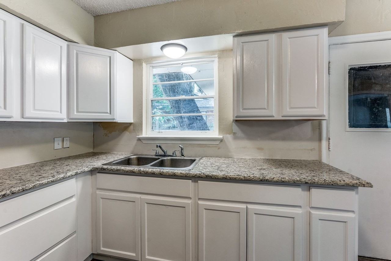 10630 Coogan Dr - Photo 5 of 25