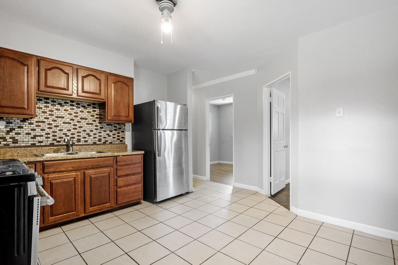 10540 Lord Dr - Photo 3 of 20