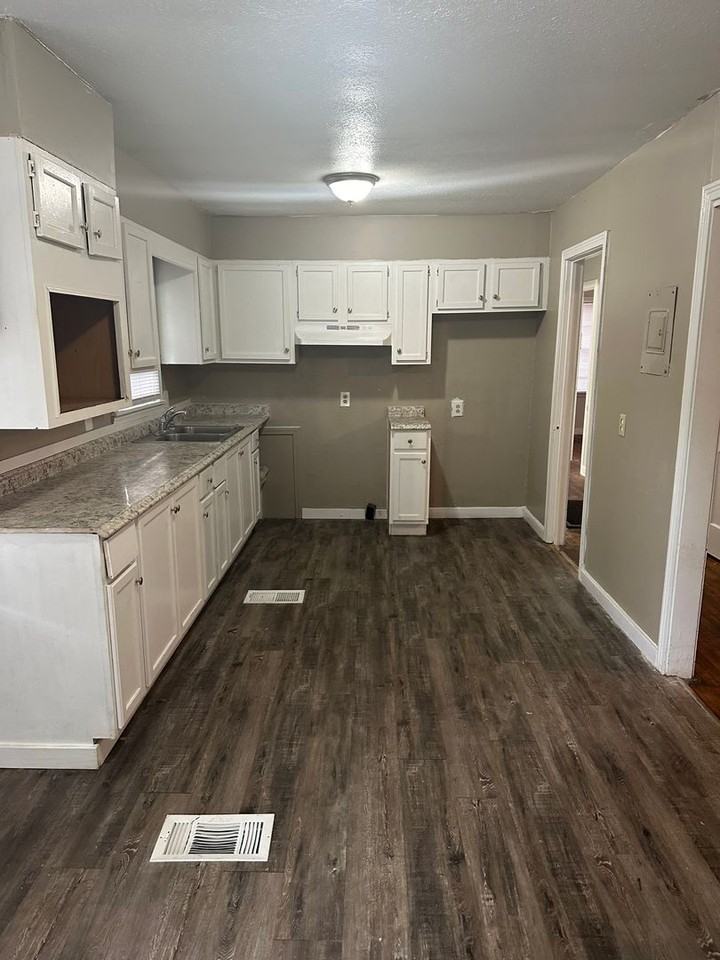 3613 Southland Dr - Photo 2 of 9