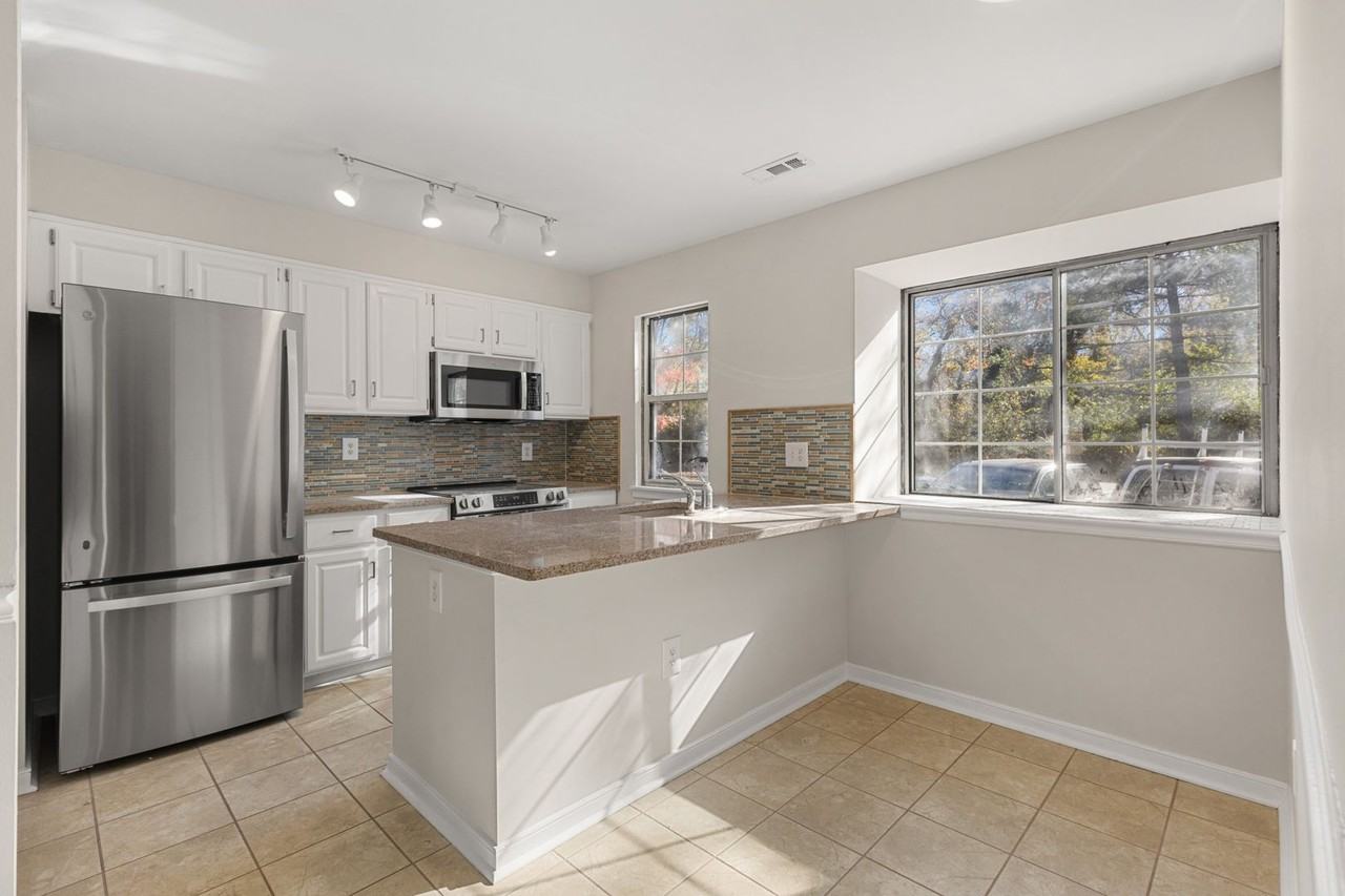 12 Edgewood Green Court - Photo 6 of 27