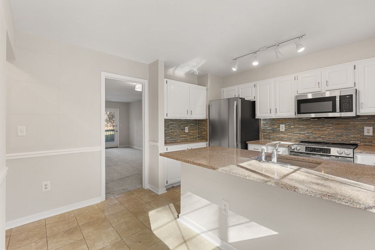 12 Edgewood Green Court - Photo 7 of 27