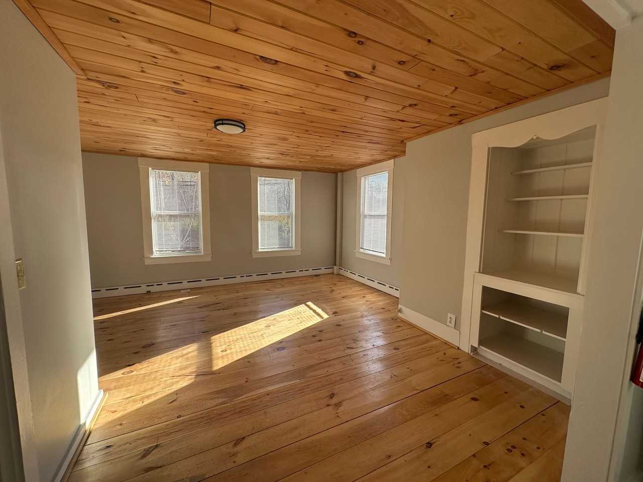 196 N Main St - Photo 5 of 10