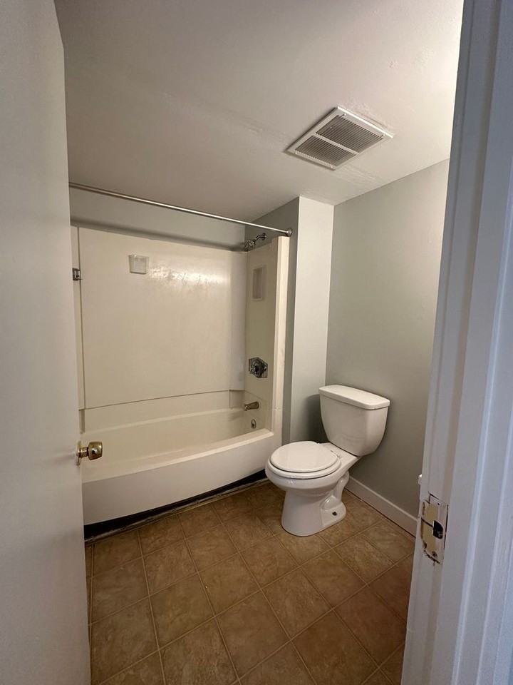 196 N Main St - Photo 7 of 10