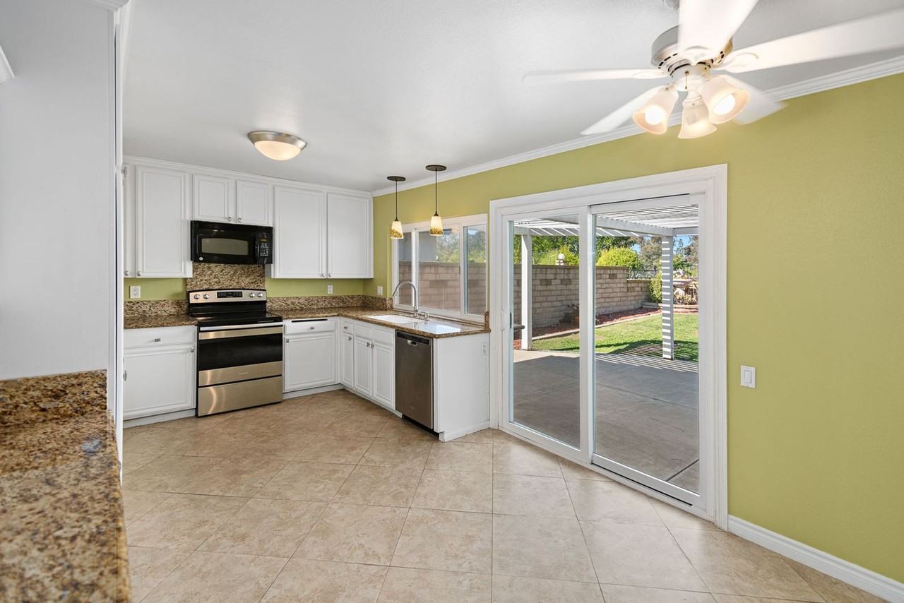 27901 Perales - Photo 3 of 14