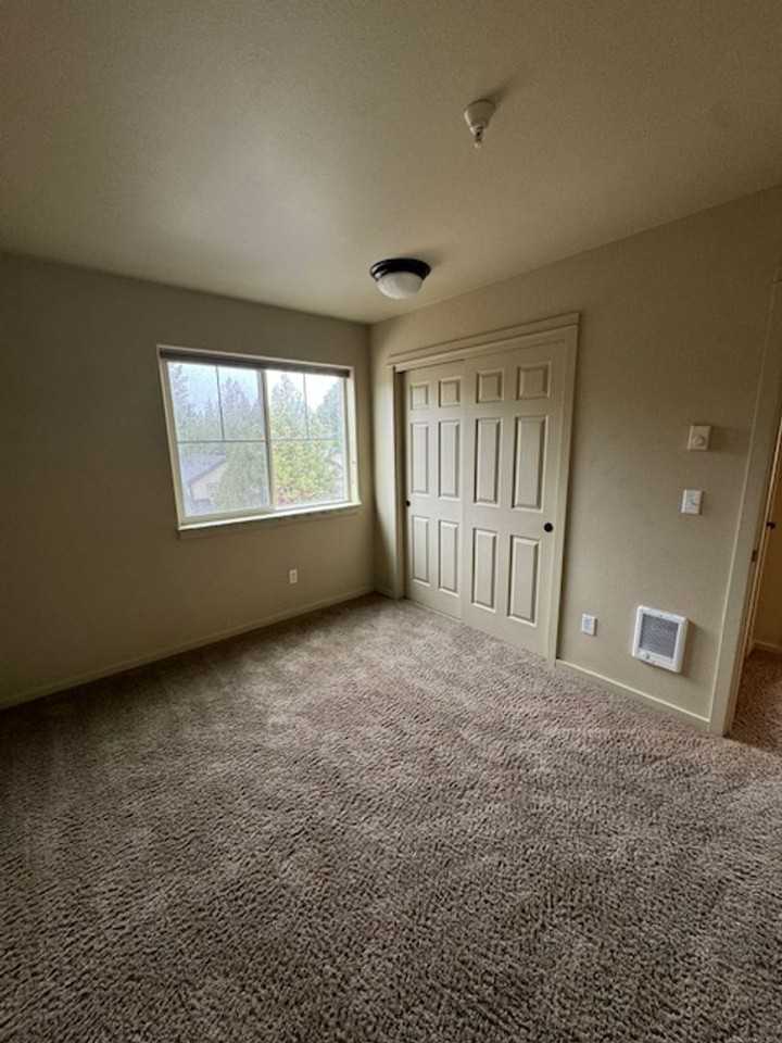 1949 Northwest Monterey Pines Drive #6 - Photo 5 of 11