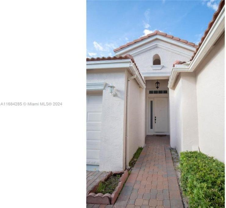 15687 Sw 53rd St - Photo 2 of 31