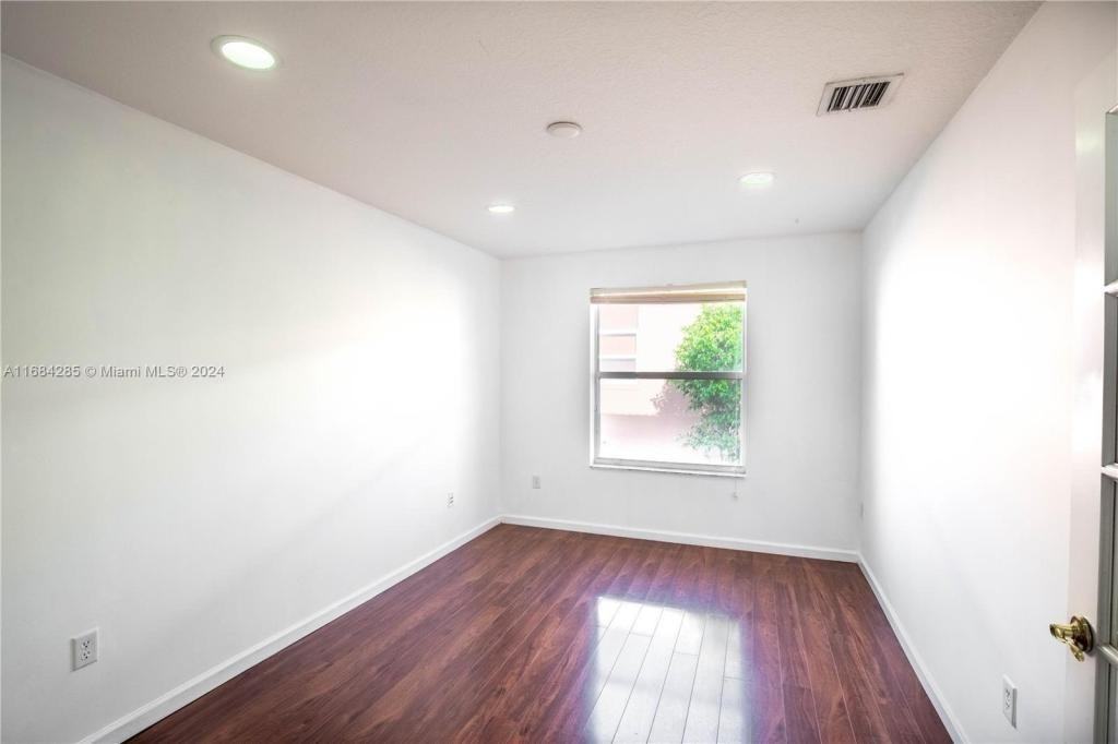 15687 Sw 53rd St - Photo 3 of 31