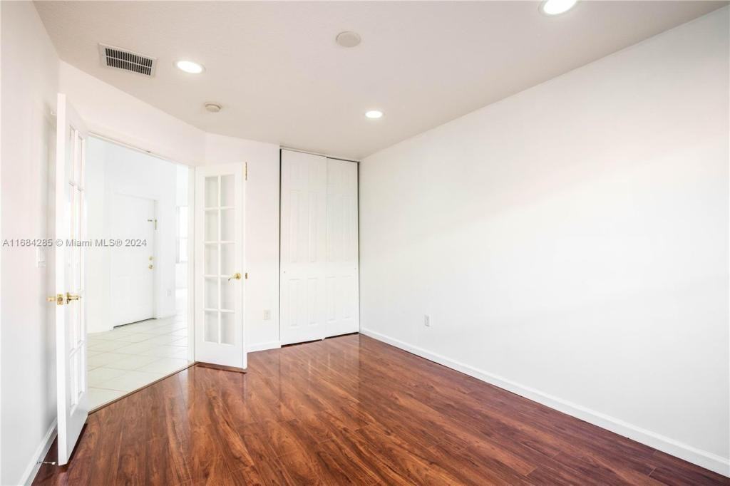 15687 Sw 53rd St - Photo 4 of 31