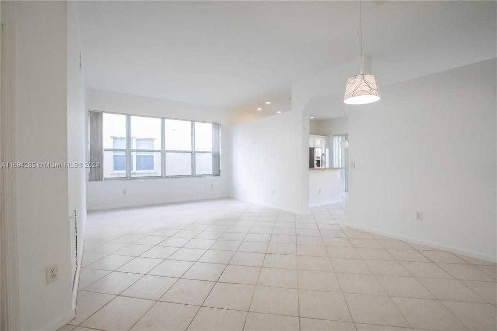 15687 Sw 53rd St - Photo 5 of 31