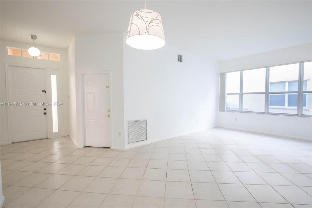 15687 Sw 53rd St - Photo 6 of 31