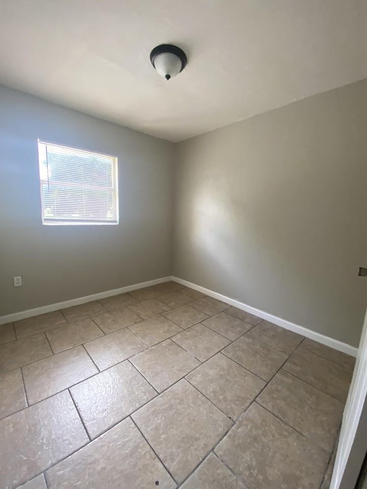 1817 1815/1 Lillie St - Photo 3 of 5