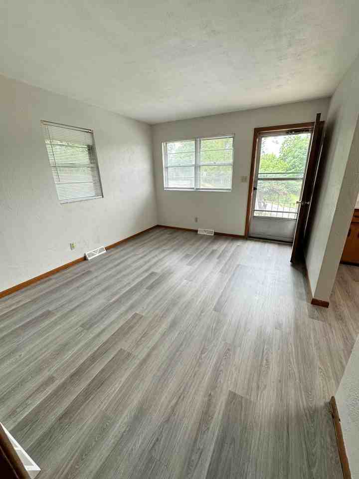 107 N Claremont St - Photo 3 of 9