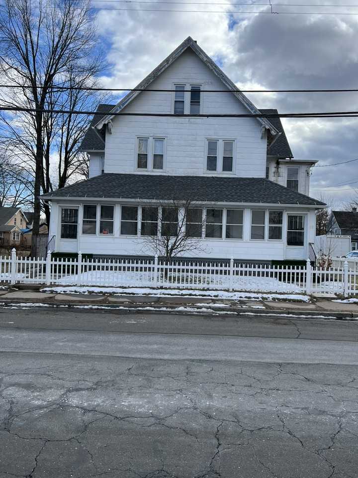 61 Wells Ave - Photo 2 of 20