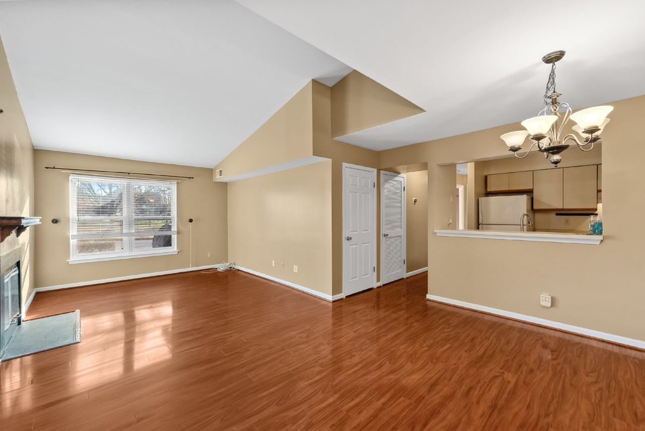 5843 Orchard Hill Ln - Photo 3 of 18