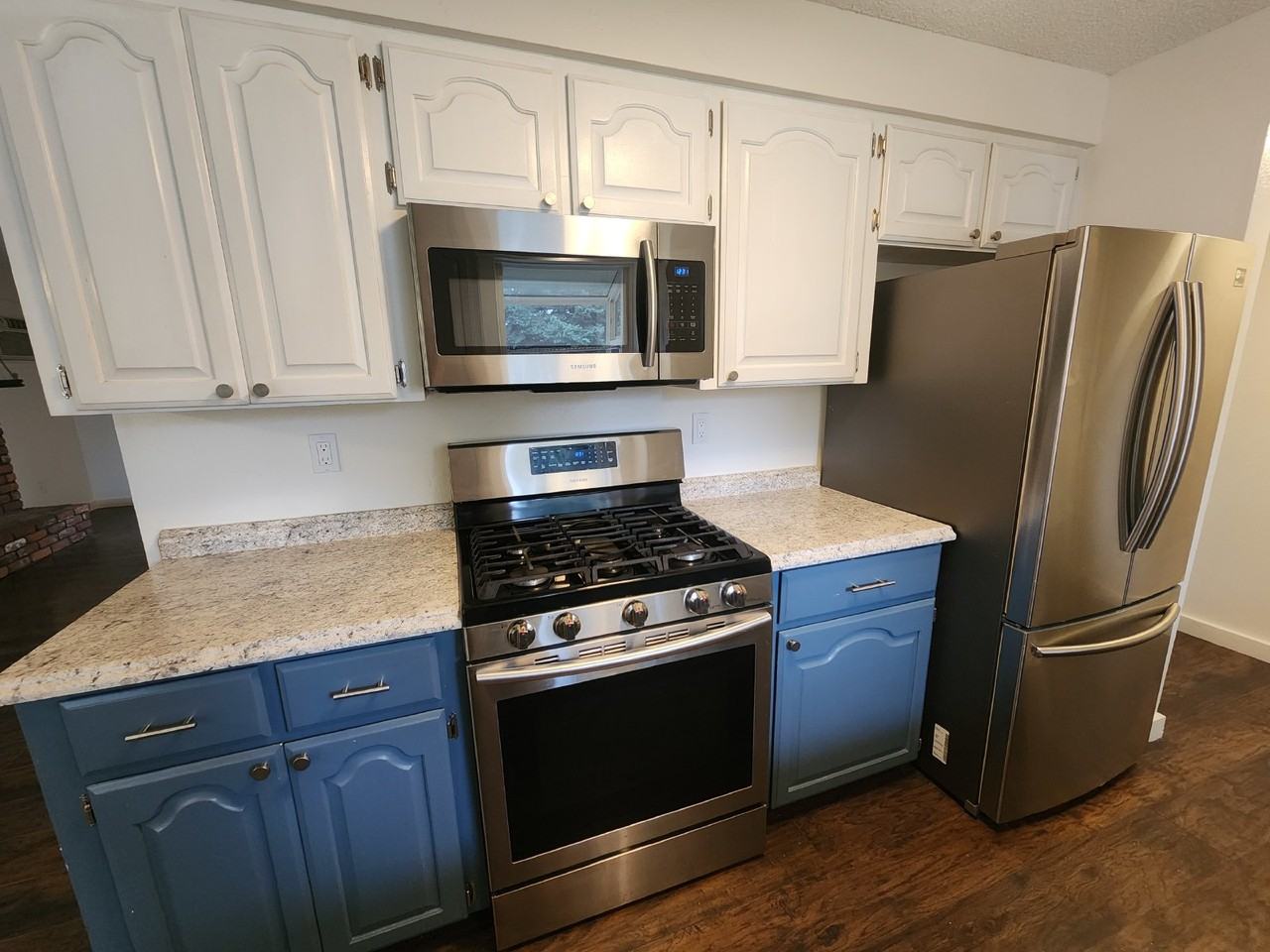 146 S Bentley Pl - Photo 4 of 47