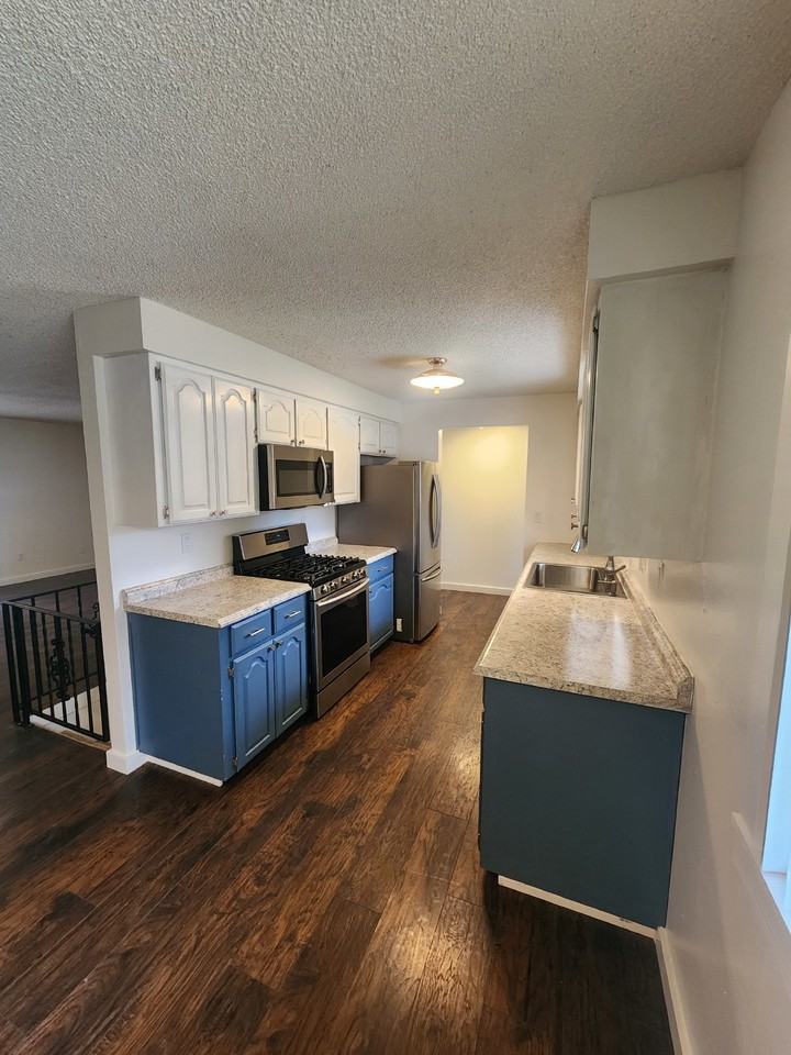 146 S Bentley Pl - Photo 5 of 47