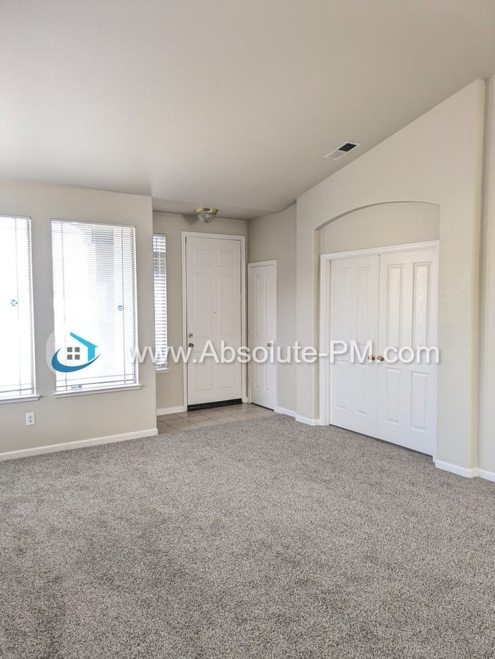 140 Highfield Cir - Photo 3 of 27