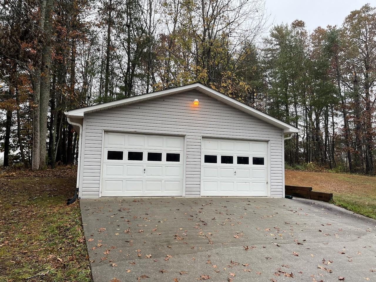 60 Ridgeway Dr - Photo 2 of 10