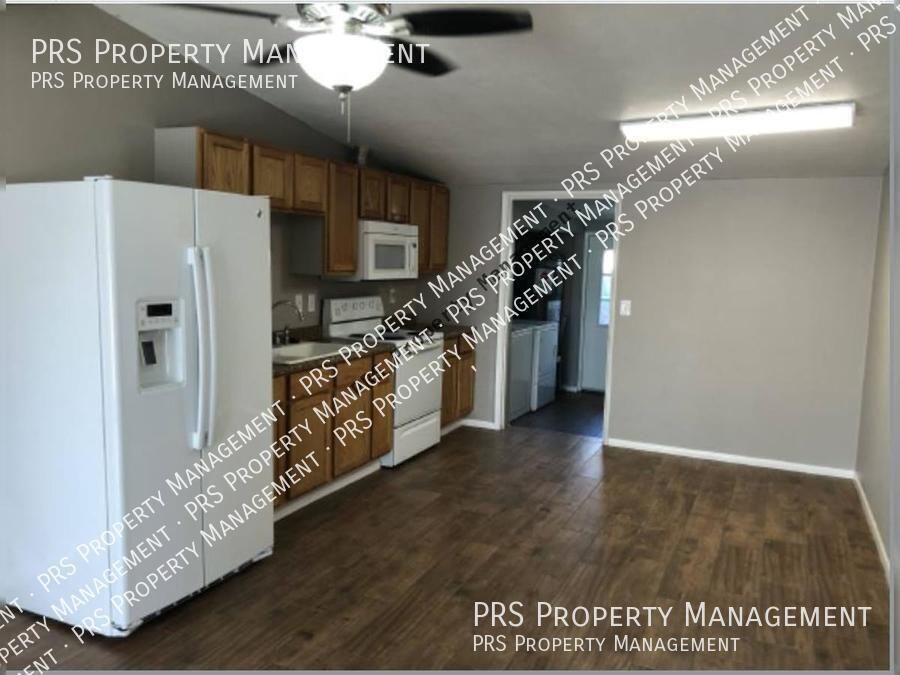 690 S California St #B - Photo 3 of 5