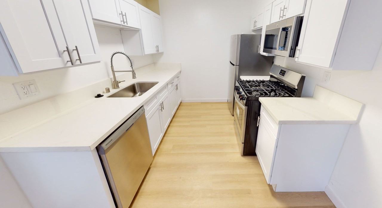 Royal Terrace Apartments - Photo 5 of 11