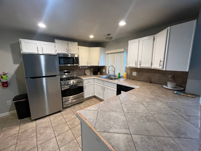 546 E Delno Dr - Photo 2 of 9