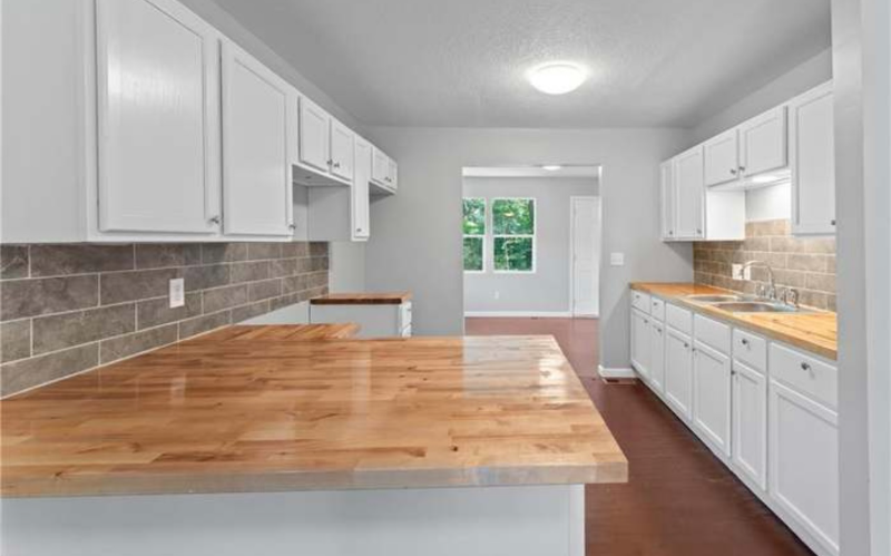 2807 Quincy Avenue - Photo 3 of 5